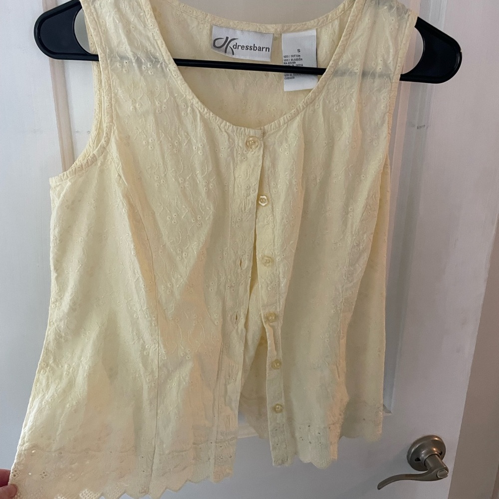Dressbarn Butter Yellow Sleeveless Lace Blouse/Tank
